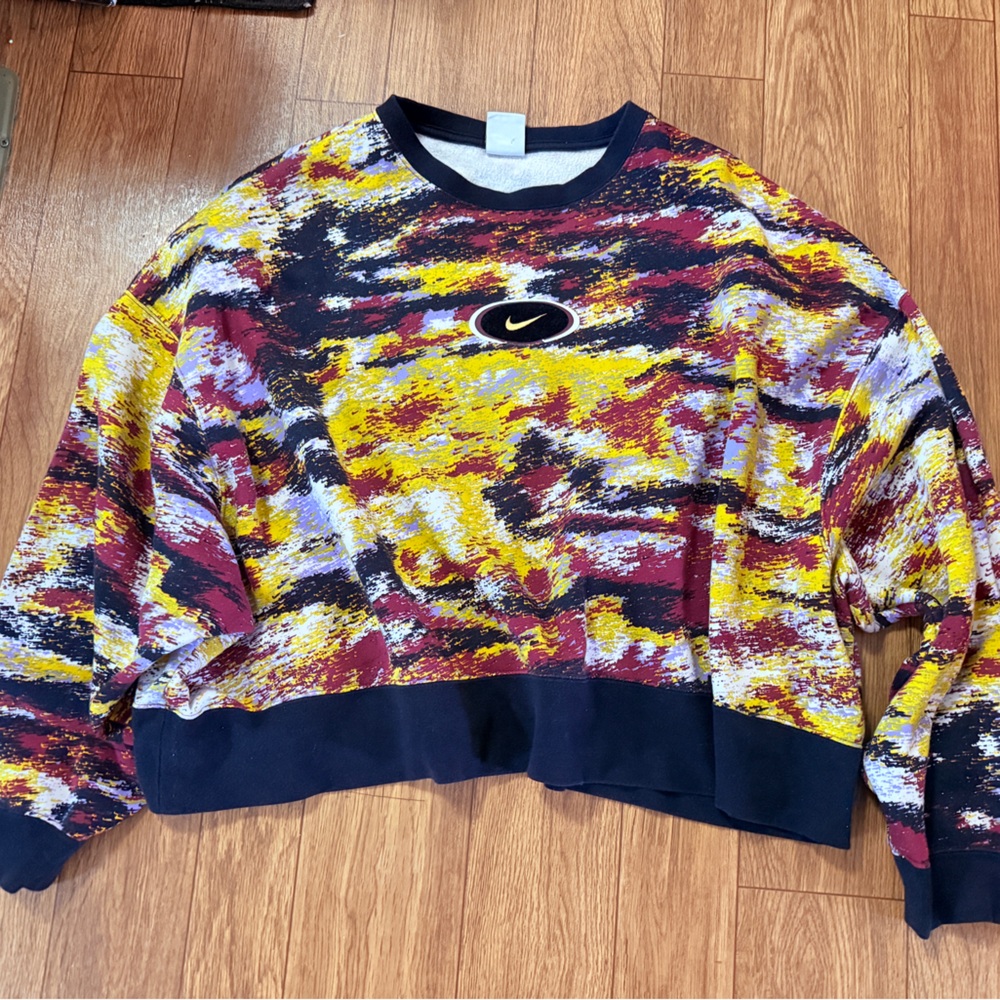 Nike Womens Gel Revival fleece sweat shirt and pants set.
